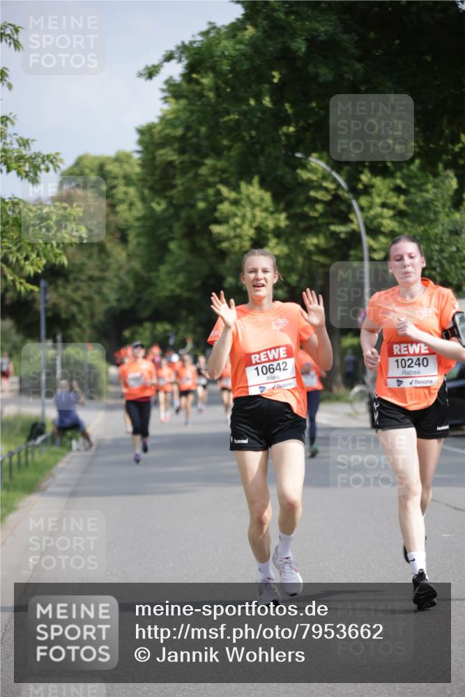 15.06.2025 - REWE Women's Run Jannik Wohlers http://msf.ph/oto/7953662 15.06.2025 08:48:53 Laufen 10642, 10240 meine-sportfotos.de