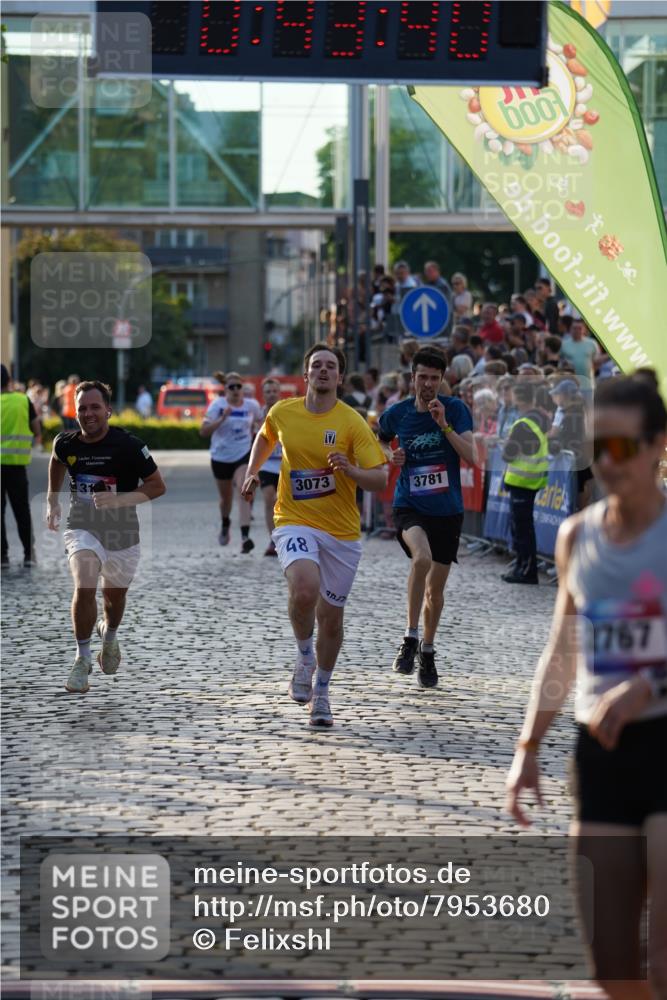 13.06.2025 - Holstenköstenlauf Felixshl http://msf.ph/oto/7953680 13.06.2025 19:43:40 Laufen 2278, 2296, 2637, 2767, 3073, 3132, 3224, 3781 meine-sportfotos.de