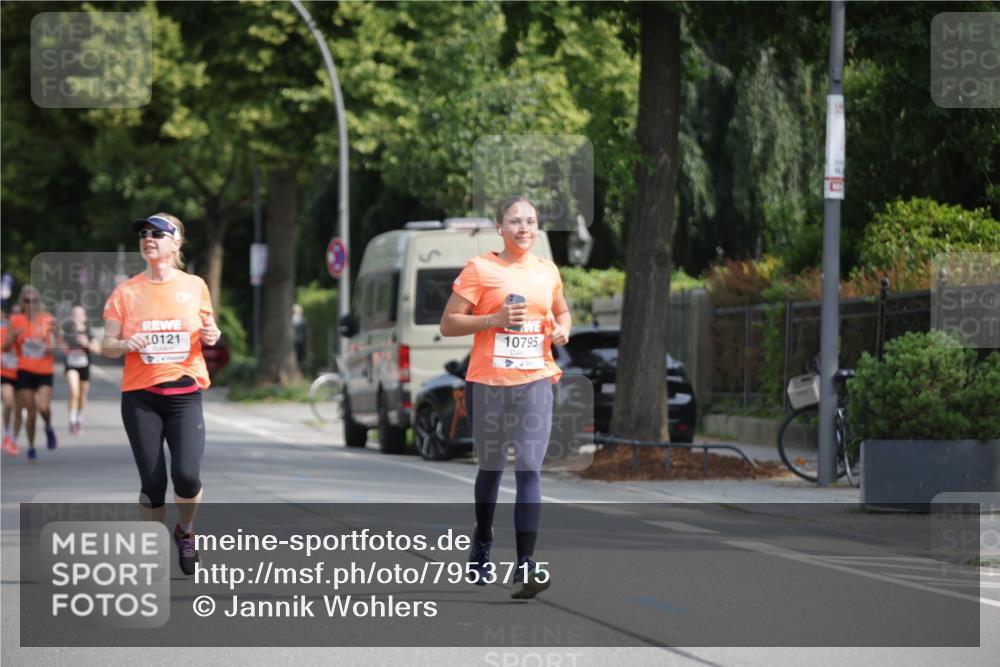 15.06.2025 - REWE Women's Run Jannik Wohlers http://msf.ph/oto/7953715 15.06.2025 08:48:57 Laufen 10121, 10795, 15 meine-sportfotos.de