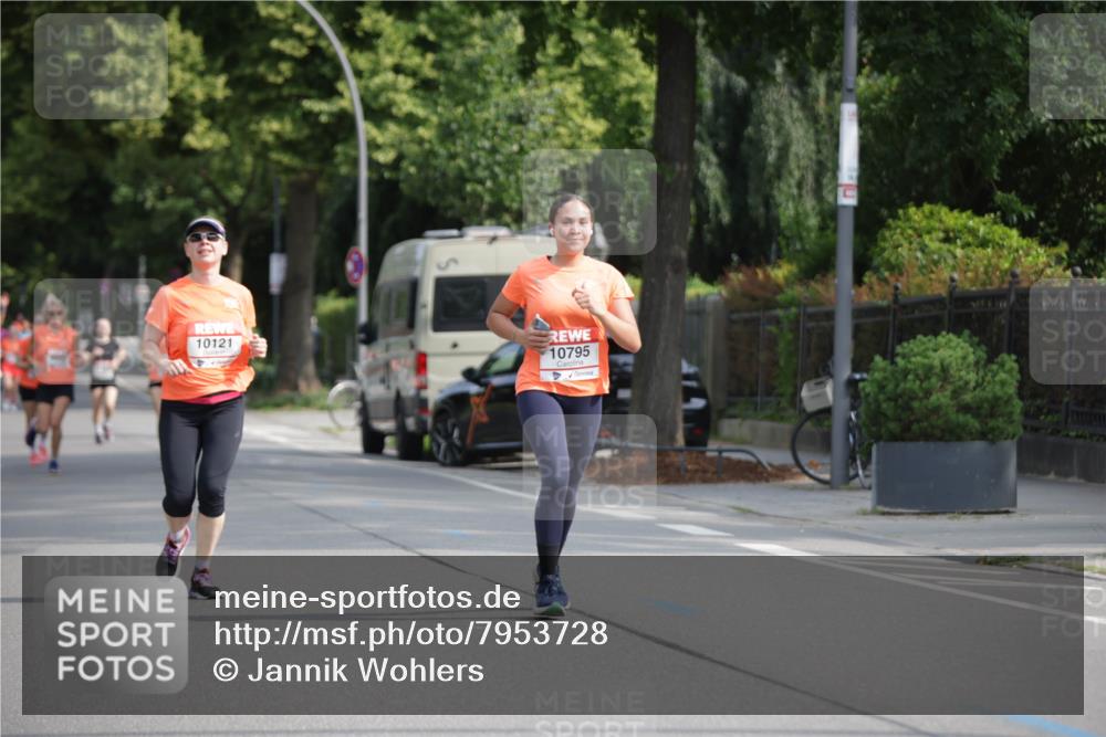 15.06.2025 - REWE Women's Run Jannik Wohlers http://msf.ph/oto/7953728 15.06.2025 08:48:57 Laufen 10121, 10795 meine-sportfotos.de