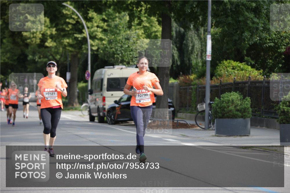 15.06.2025 - REWE Women's Run Jannik Wohlers http://msf.ph/oto/7953733 15.06.2025 08:48:58 Laufen 10121, 10795 meine-sportfotos.de