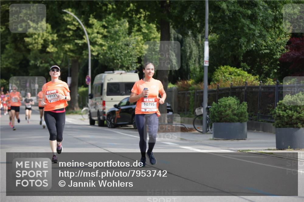 15.06.2025 - REWE Women's Run Jannik Wohlers http://msf.ph/oto/7953742 15.06.2025 08:48:58 Laufen 10121, 10795 meine-sportfotos.de