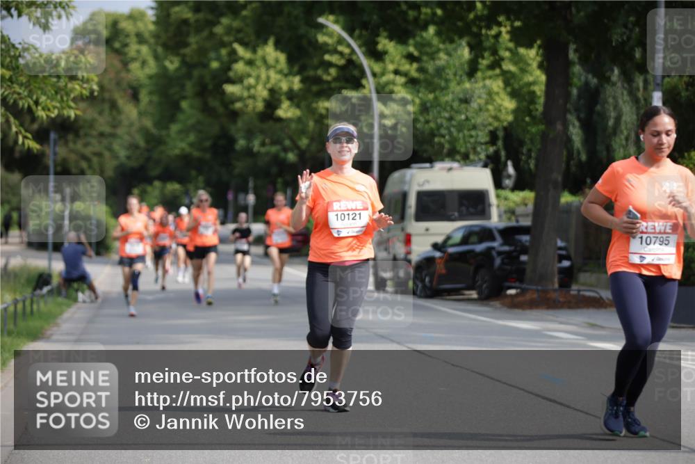 15.06.2025 - REWE Women's Run Jannik Wohlers http://msf.ph/oto/7953756 15.06.2025 08:48:59 Laufen 10121, 10795 meine-sportfotos.de