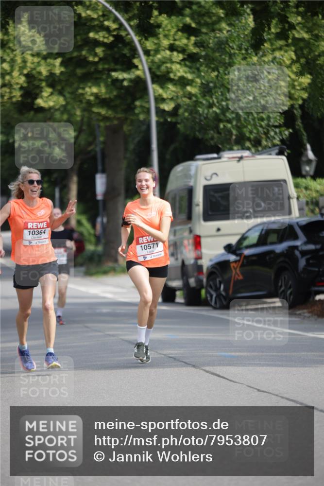 15.06.2025 - REWE Women's Run Jannik Wohlers http://msf.ph/oto/7953807 15.06.2025 08:49:03 Laufen 10364, 3529, 10571 meine-sportfotos.de