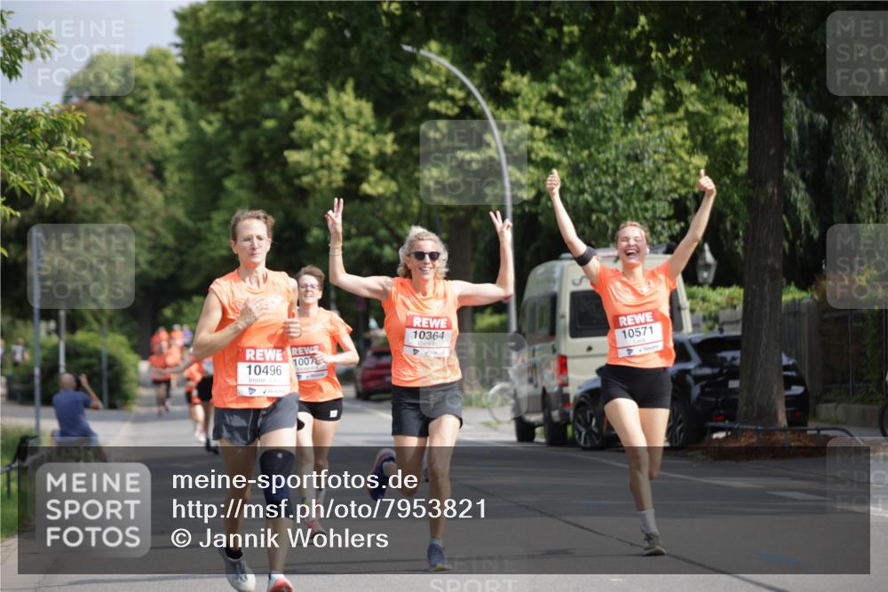 15.06.2025 - REWE Women's Run Jannik Wohlers http://msf.ph/oto/7953821 15.06.2025 08:49:04 Laufen 10496, 1007, 10364, 10571 meine-sportfotos.de