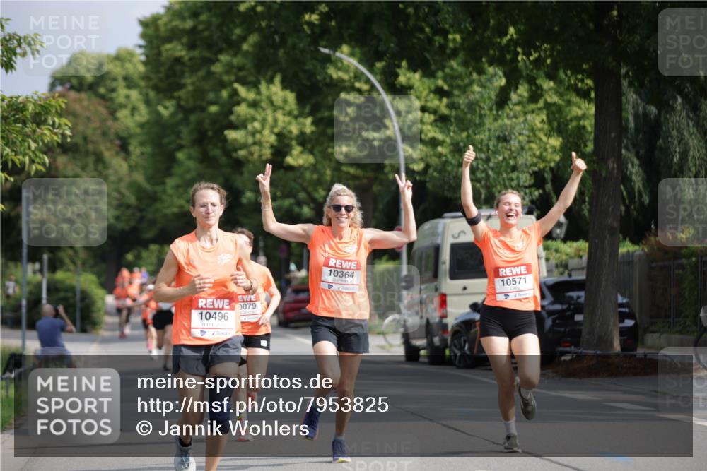 15.06.2025 - REWE Women's Run Jannik Wohlers http://msf.ph/oto/7953825 15.06.2025 08:49:04 Laufen 0079, 10496, 10364, 10571 meine-sportfotos.de