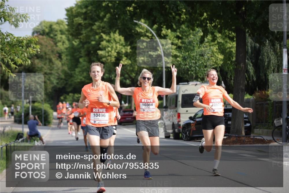 15.06.2025 - REWE Women's Run Jannik Wohlers http://msf.ph/oto/7953835 15.06.2025 08:49:05 Laufen 10496, 10364, 0571 meine-sportfotos.de