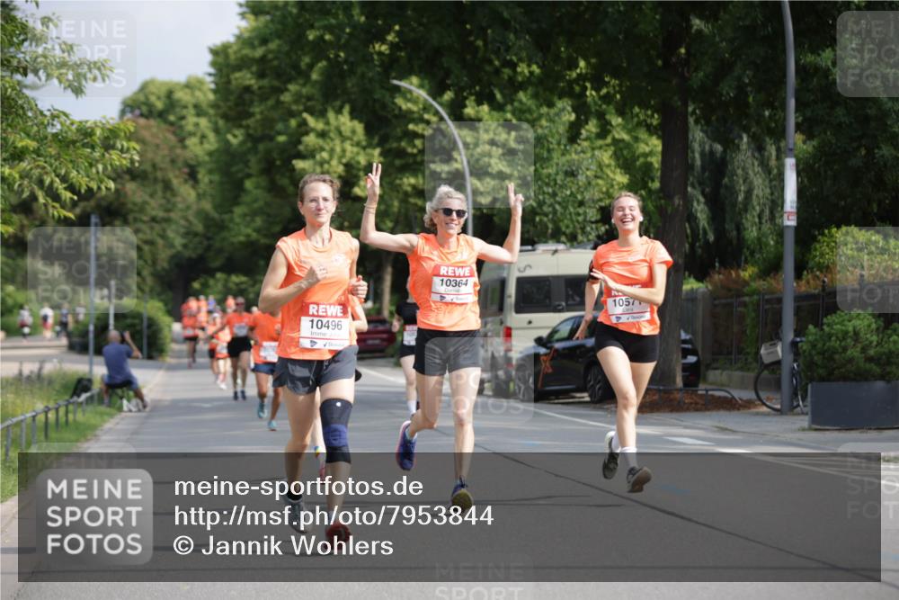 15.06.2025 - REWE Women's Run Jannik Wohlers http://msf.ph/oto/7953844 15.06.2025 08:49:05 Laufen 10496, 10364, 1057 meine-sportfotos.de