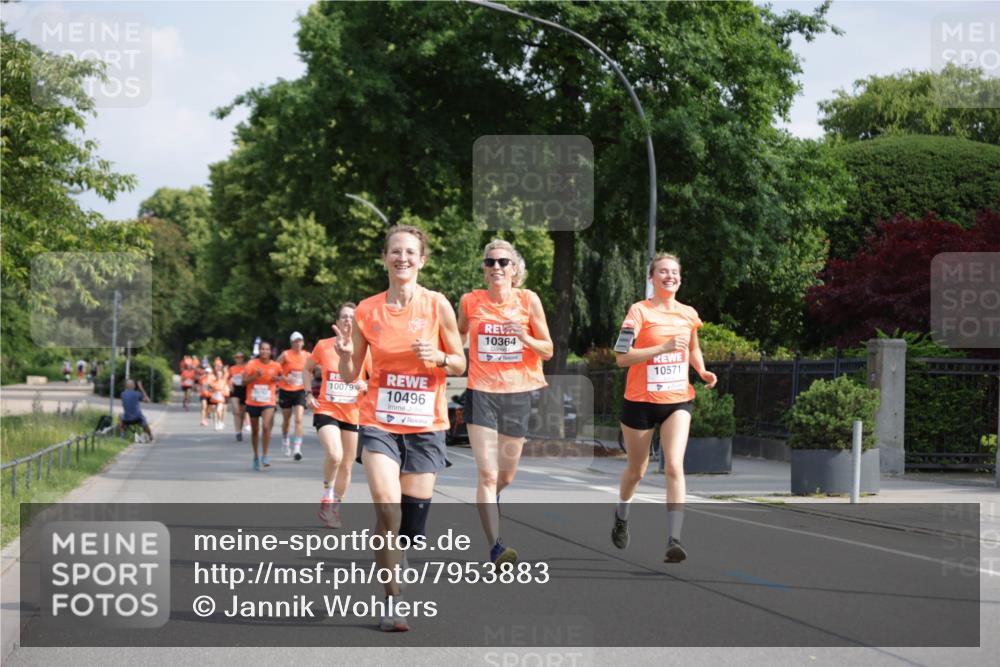 15.06.2025 - REWE Women's Run Jannik Wohlers http://msf.ph/oto/7953883 15.06.2025 08:49:06 Laufen 10079, 10496, 10364, 10571 meine-sportfotos.de