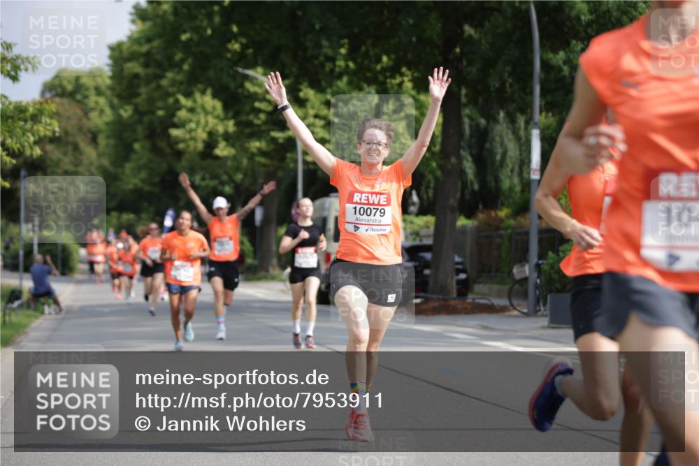 15.06.2025 - REWE Women's Run Jannik Wohlers http://msf.ph/oto/7953911 15.06.2025 08:49:07 Laufen 10625, 10079, 10, 4 meine-sportfotos.de