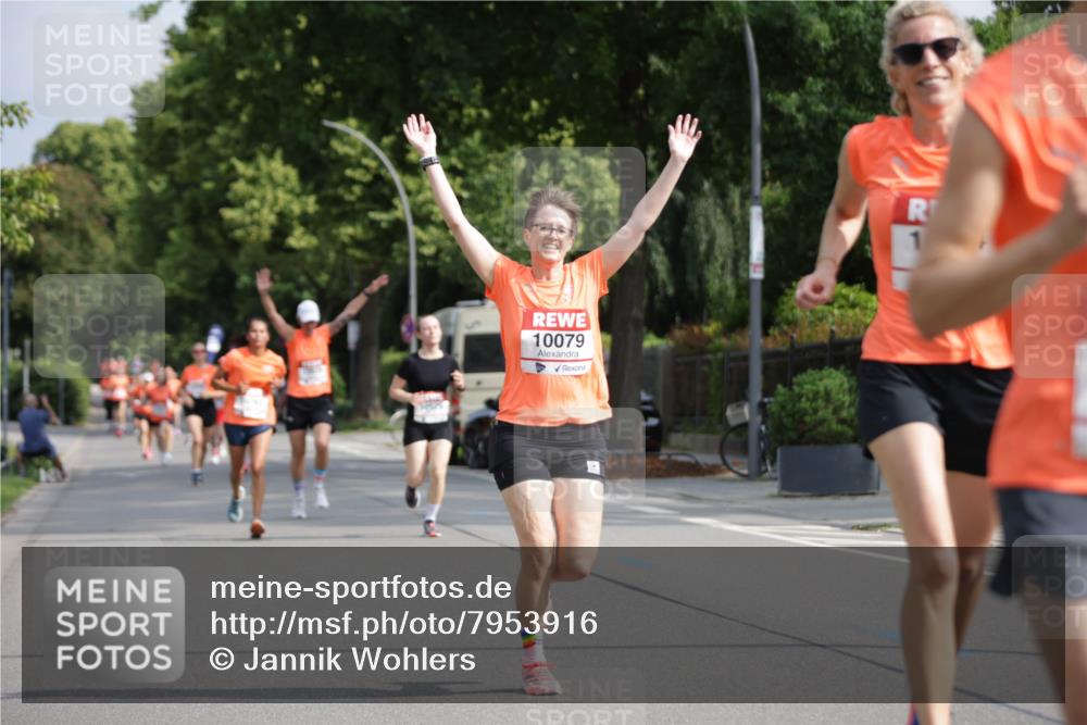 15.06.2025 - REWE Women's Run Jannik Wohlers http://msf.ph/oto/7953916 15.06.2025 08:49:08 Laufen 10079, 1 meine-sportfotos.de