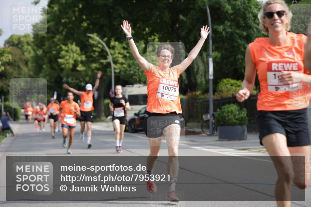 15.06.2025 - REWE Women's Run Jannik Wohlers http://msf.ph/oto/7953921 15.06.2025 08:49:08 Laufen 10079, 13 meine-sportfotos.de
