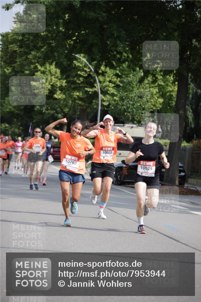 15.06.2025 - REWE Women's Run Jannik Wohlers http://msf.ph/oto/7953944 15.06.2025 08:49:09 Laufen 10775, 10763, 10033, 10525 meine-sportfotos.de