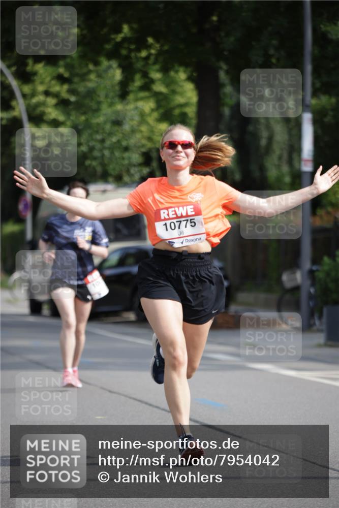 15.06.2025 - REWE Women's Run Jannik Wohlers http://msf.ph/oto/7954042 15.06.2025 08:49:14 Laufen 10775 meine-sportfotos.de