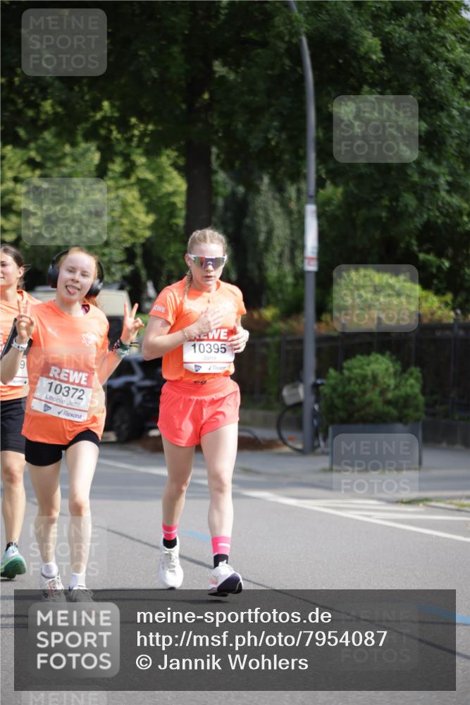15.06.2025 - REWE Women's Run Jannik Wohlers http://msf.ph/oto/7954087 15.06.2025 08:49:20 Laufen 9, 10372, 10395 meine-sportfotos.de