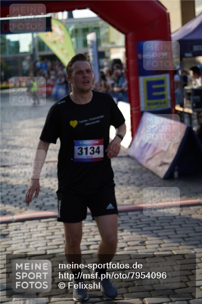 13.06.2025 - Holstenköstenlauf Felixshl http://msf.ph/oto/7954096 13.06.2025 19:44:08 Laufen 2683, 3134 meine-sportfotos.de