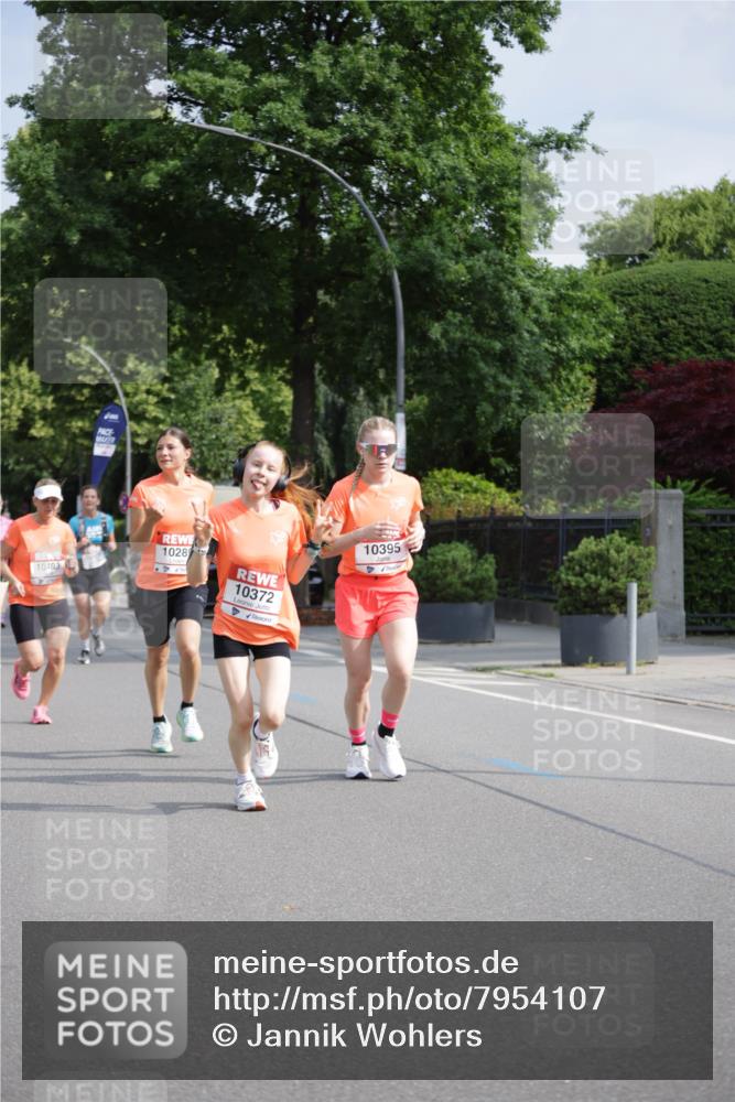 15.06.2025 - REWE Women's Run Jannik Wohlers http://msf.ph/oto/7954107 15.06.2025 08:49:20 Laufen 10403, 1028, 10372, 10395 meine-sportfotos.de