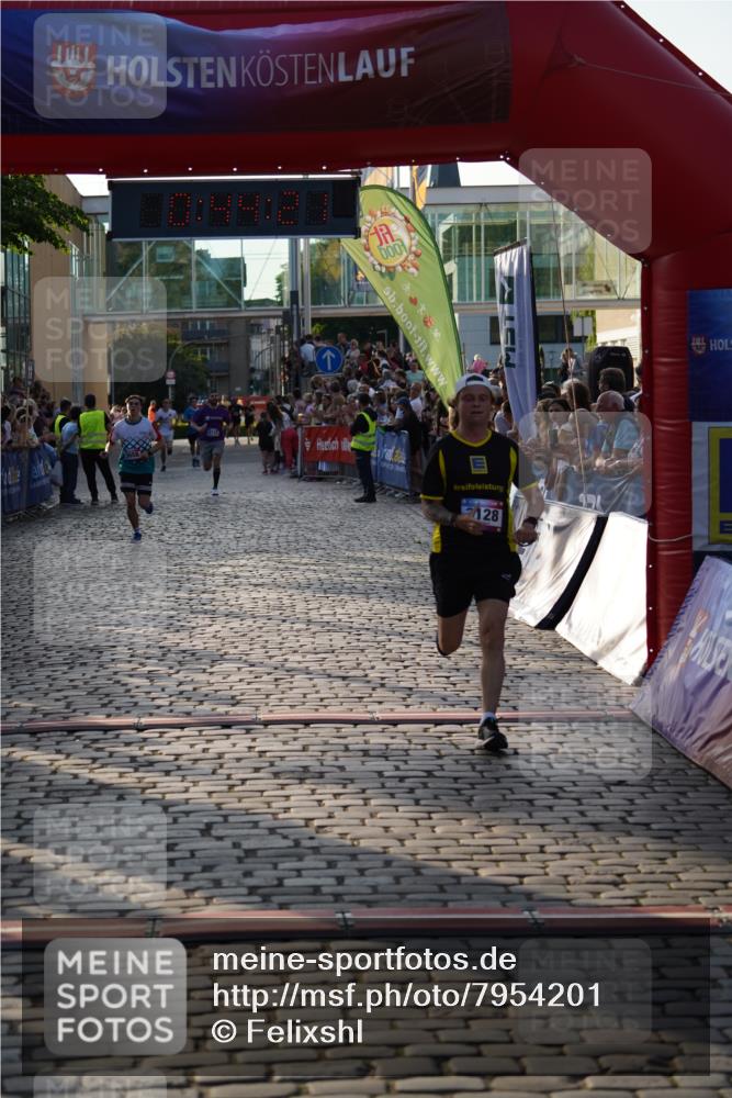 13.06.2025 - Holstenköstenlauf Felixshl http://msf.ph/oto/7954201 13.06.2025 19:44:20 Laufen 2732, 3128, 3656, 3658 meine-sportfotos.de
