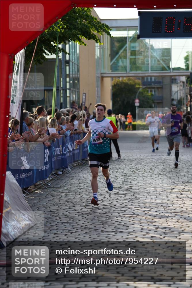 13.06.2025 - Holstenköstenlauf Felixshl http://msf.ph/oto/7954227 13.06.2025 19:44:22 Laufen 2732, 2966, 3128, 3656, 3658 meine-sportfotos.de