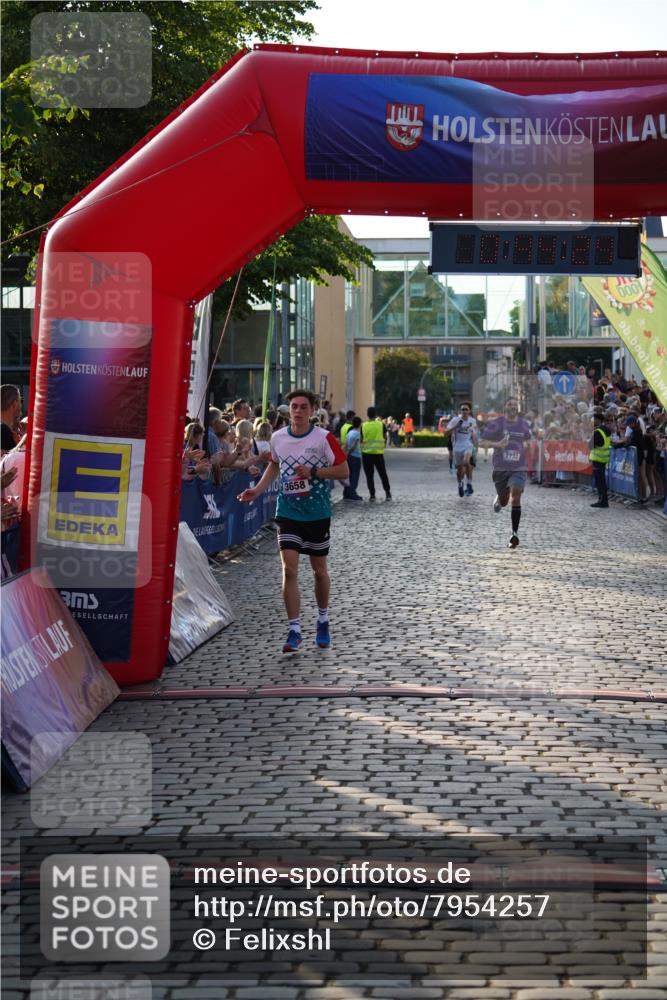 13.06.2025 - Holstenköstenlauf Felixshl http://msf.ph/oto/7954257 13.06.2025 19:44:23 Laufen 2732, 2966, 3128, 3656, 3658 meine-sportfotos.de