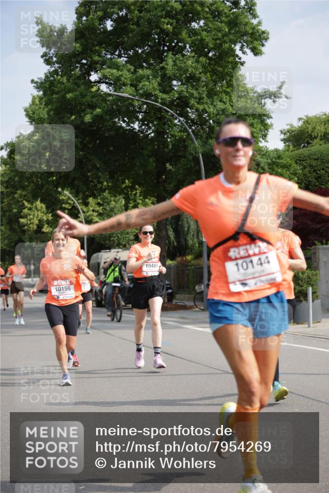 15.06.2025 - REWE Women's Run Jannik Wohlers http://msf.ph/oto/7954269 15.06.2025 08:49:27 Laufen 10156, 10144 meine-sportfotos.de