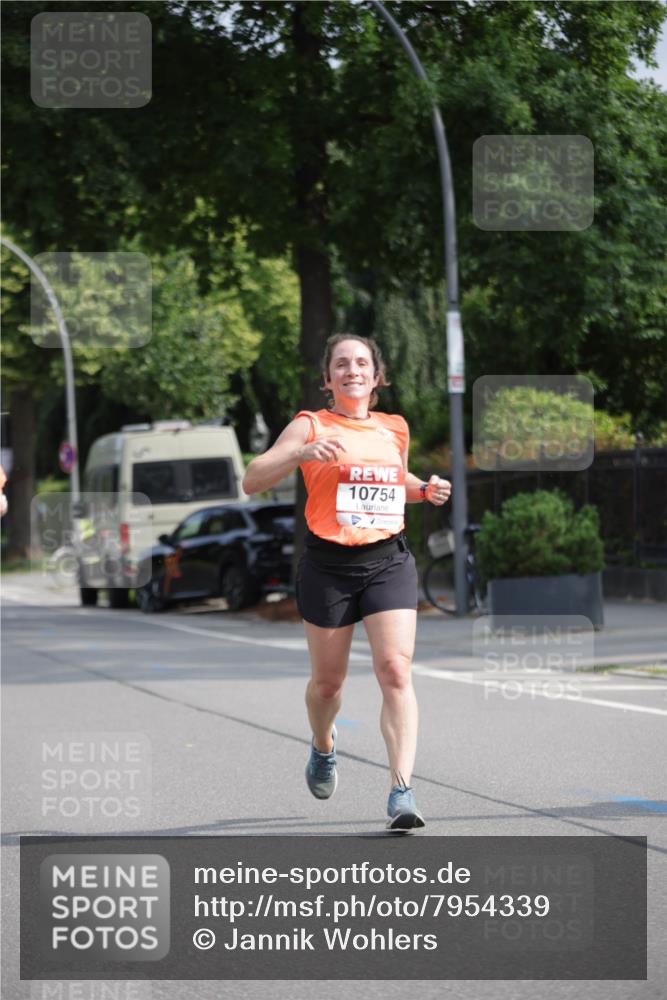 15.06.2025 - REWE Women's Run Jannik Wohlers http://msf.ph/oto/7954339 15.06.2025 08:49:31 Laufen 10754 meine-sportfotos.de