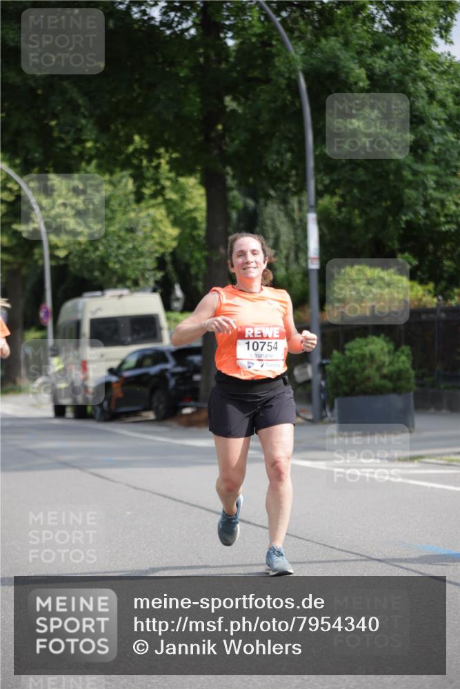 15.06.2025 - REWE Women's Run Jannik Wohlers http://msf.ph/oto/7954340 15.06.2025 08:49:31 Laufen 10754 meine-sportfotos.de