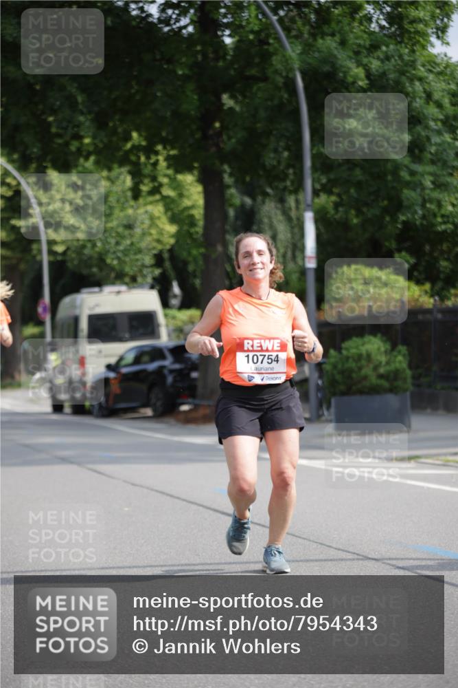 15.06.2025 - REWE Women's Run Jannik Wohlers http://msf.ph/oto/7954343 15.06.2025 08:49:31 Laufen 10754 meine-sportfotos.de