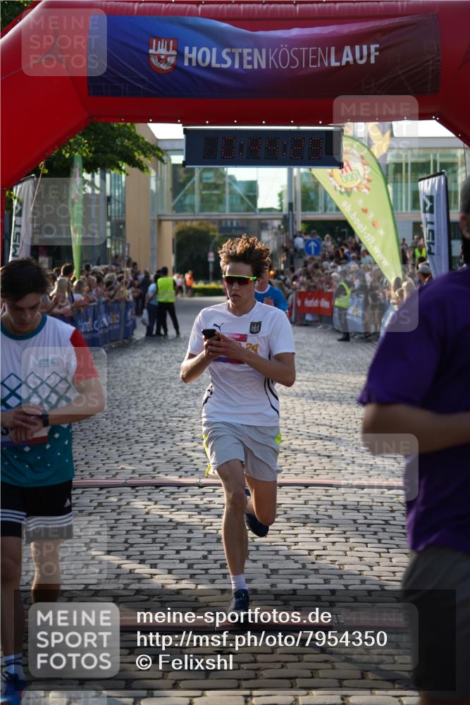 13.06.2025 - Holstenköstenlauf Felixshl http://msf.ph/oto/7954350 13.06.2025 19:44:29 Laufen 2530, 2681, 2732, 2966, 3656, 3748, 4000 meine-sportfotos.de