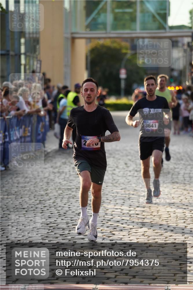 13.06.2025 - Holstenköstenlauf Felixshl http://msf.ph/oto/7954375 13.06.2025 19:44:41 Laufen 2618, 2625, 3641, 3748 meine-sportfotos.de