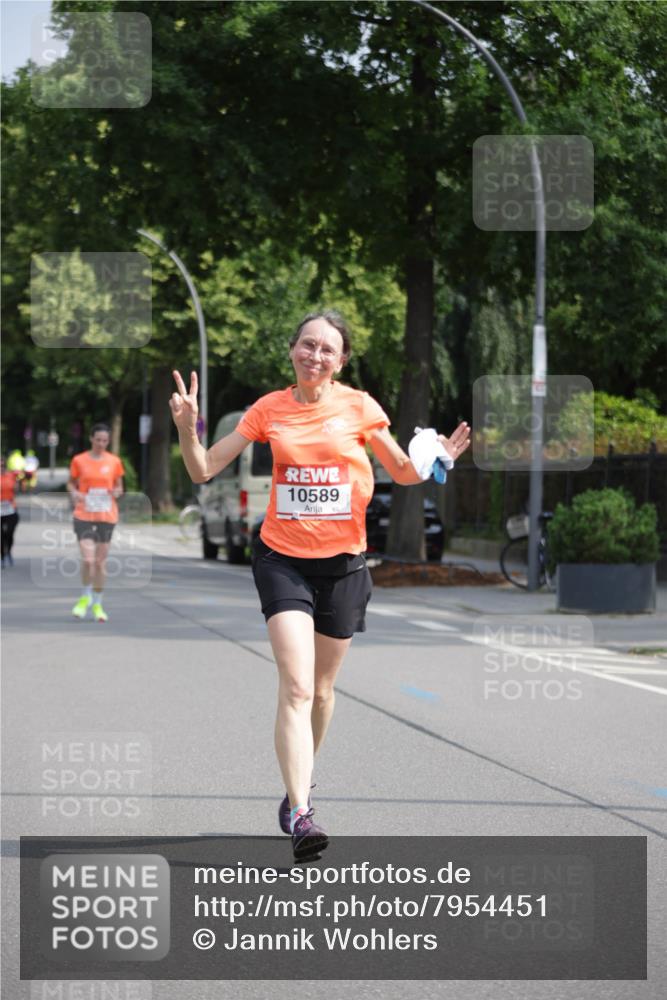 15.06.2025 - REWE Women's Run Jannik Wohlers http://msf.ph/oto/7954451 15.06.2025 08:49:39 Laufen 10589 meine-sportfotos.de