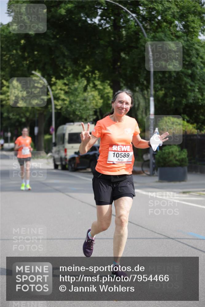 15.06.2025 - REWE Women's Run Jannik Wohlers http://msf.ph/oto/7954466 15.06.2025 08:49:40 Laufen 10589 meine-sportfotos.de