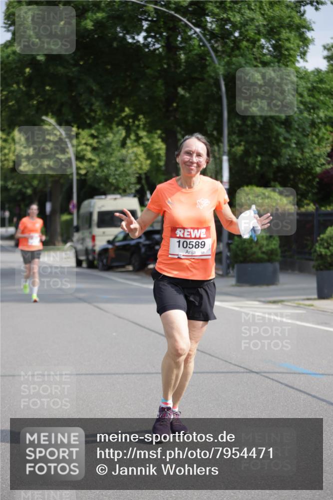 15.06.2025 - REWE Women's Run Jannik Wohlers http://msf.ph/oto/7954471 15.06.2025 08:49:40 Laufen 10589 meine-sportfotos.de