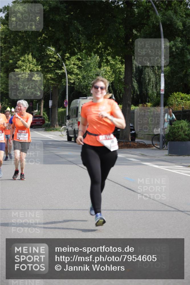 15.06.2025 - REWE Women's Run Jannik Wohlers http://msf.ph/oto/7954605 15.06.2025 08:49:49 Laufen 10142 meine-sportfotos.de