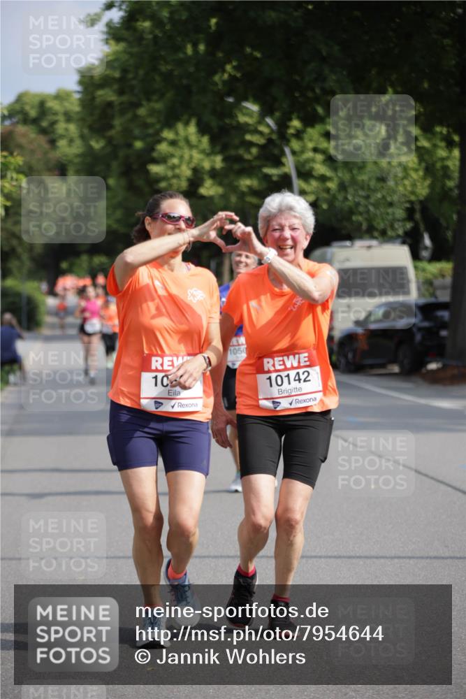 15.06.2025 - REWE Women's Run Jannik Wohlers http://msf.ph/oto/7954644 15.06.2025 08:49:51 Laufen 10, 10142 meine-sportfotos.de