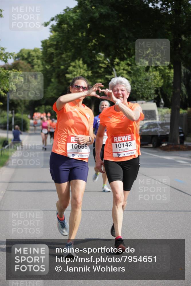 15.06.2025 - REWE Women's Run Jannik Wohlers http://msf.ph/oto/7954651 15.06.2025 08:49:52 Laufen 10666, 10142 meine-sportfotos.de