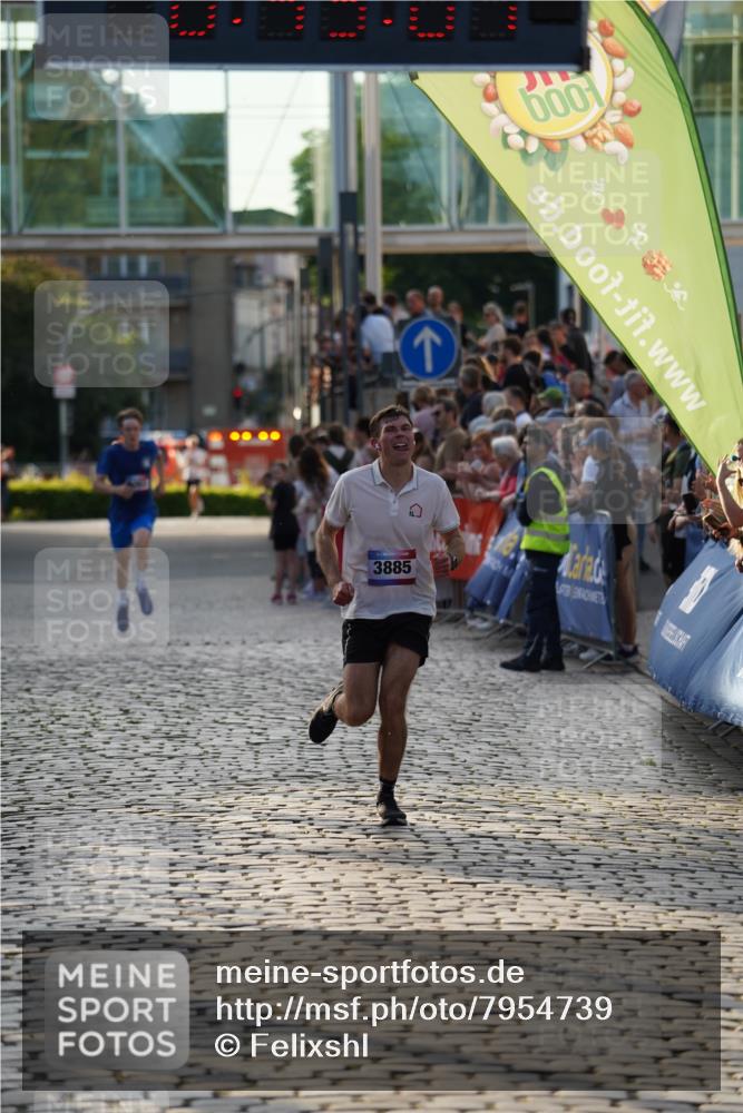 13.06.2025 - Holstenköstenlauf Felixshl http://msf.ph/oto/7954739 13.06.2025 19:45:01 Laufen 2623, 3003, 3082, 3885 meine-sportfotos.de