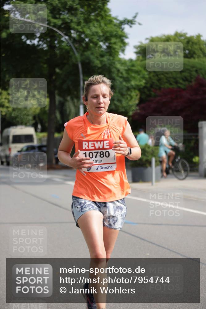 15.06.2025 - REWE Women's Run Jannik Wohlers http://msf.ph/oto/7954744 15.06.2025 08:49:56 Laufen 10780 meine-sportfotos.de