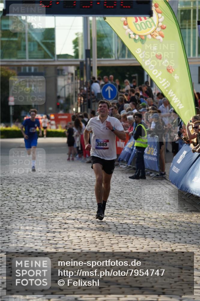 13.06.2025 - Holstenköstenlauf Felixshl http://msf.ph/oto/7954747 13.06.2025 19:45:01 Laufen 2623, 3003, 3082, 3885 meine-sportfotos.de