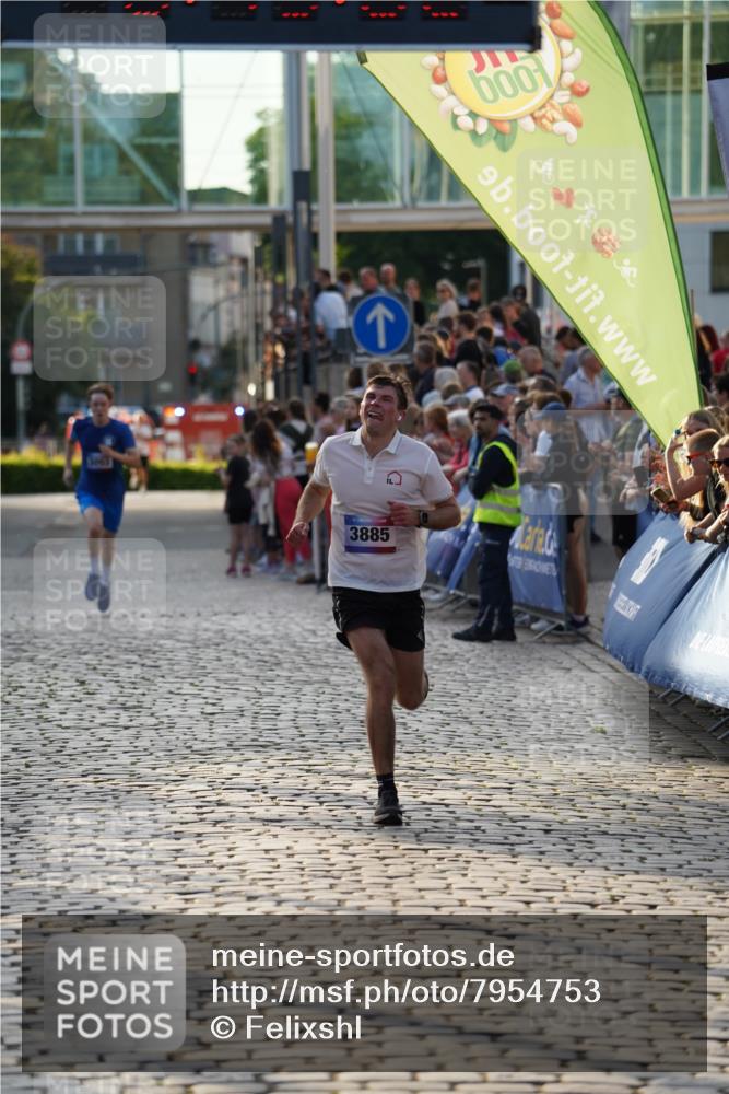 13.06.2025 - Holstenköstenlauf Felixshl http://msf.ph/oto/7954753 13.06.2025 19:45:01 Laufen 2623, 3003, 3082, 3885 meine-sportfotos.de