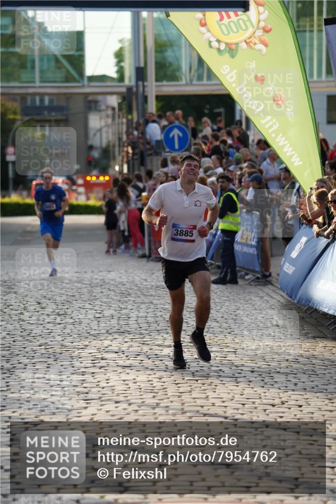 13.06.2025 - Holstenköstenlauf Felixshl http://msf.ph/oto/7954762 13.06.2025 19:45:01 Laufen 2623, 3003, 3082, 3885 meine-sportfotos.de