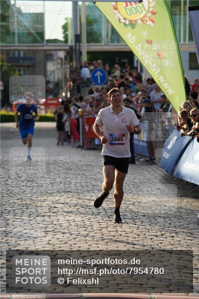 13.06.2025 - Holstenköstenlauf Felixshl http://msf.ph/oto/7954780 13.06.2025 19:45:02 Laufen 2623, 3003, 3082, 3885 meine-sportfotos.de