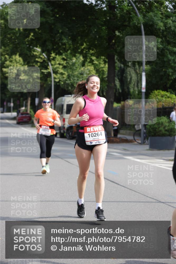 15.06.2025 - REWE Women's Run Jannik Wohlers http://msf.ph/oto/7954782 15.06.2025 08:50:02 Laufen 10264 meine-sportfotos.de