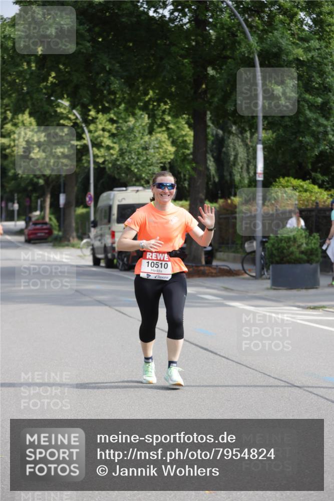 15.06.2025 - REWE Women's Run Jannik Wohlers http://msf.ph/oto/7954824 15.06.2025 08:50:03 Laufen 10510 meine-sportfotos.de