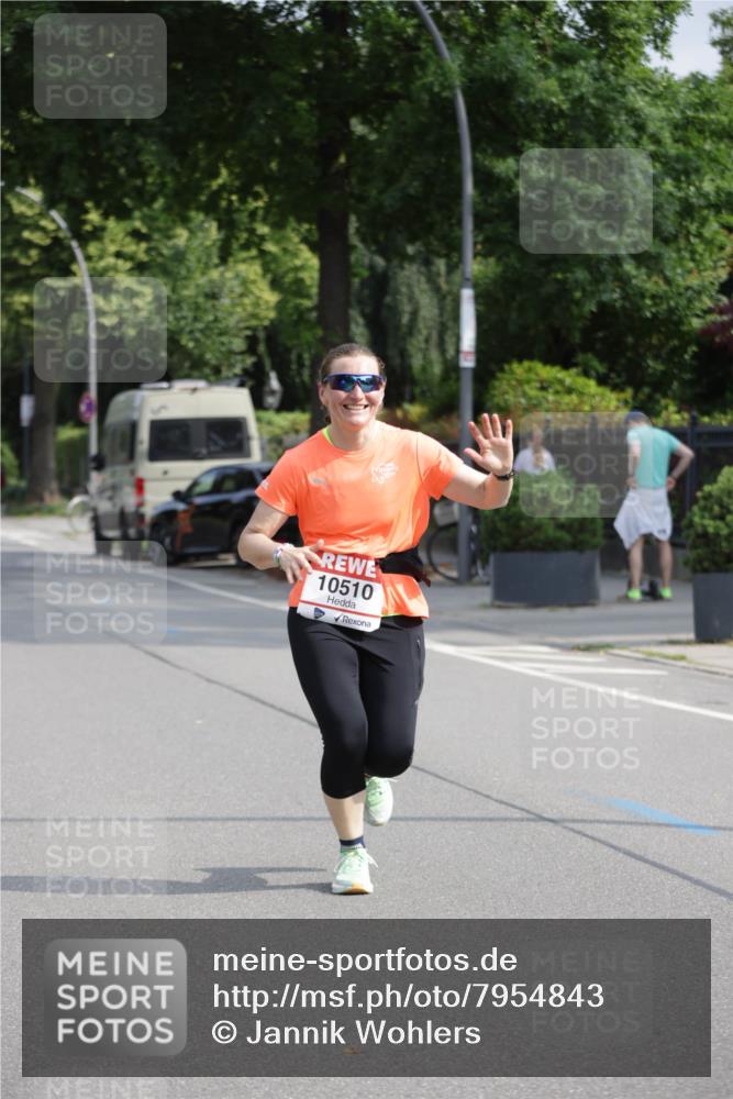 15.06.2025 - REWE Women's Run Jannik Wohlers http://msf.ph/oto/7954843 15.06.2025 08:50:04 Laufen 10510 meine-sportfotos.de