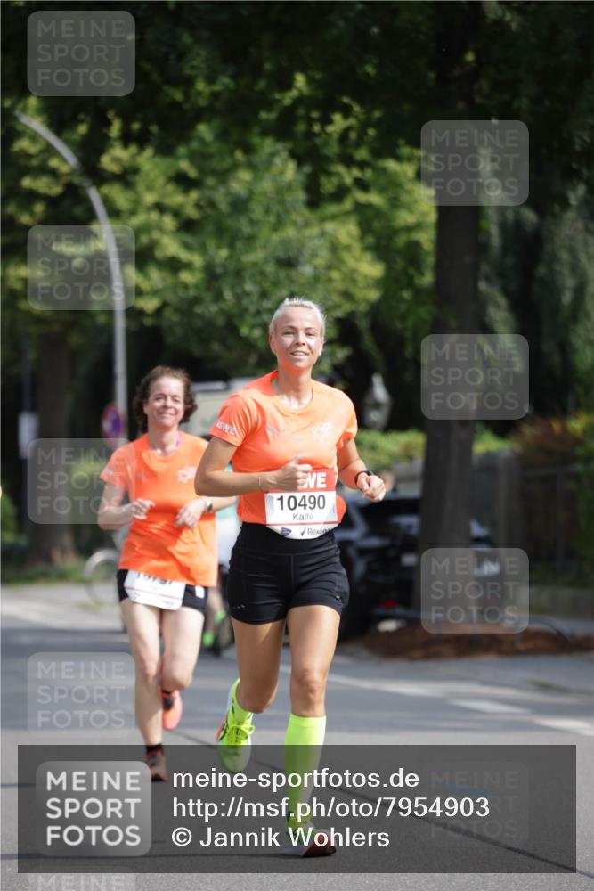 15.06.2025 - REWE Women's Run Jannik Wohlers http://msf.ph/oto/7954903 15.06.2025 08:50:16 Laufen 10490 meine-sportfotos.de