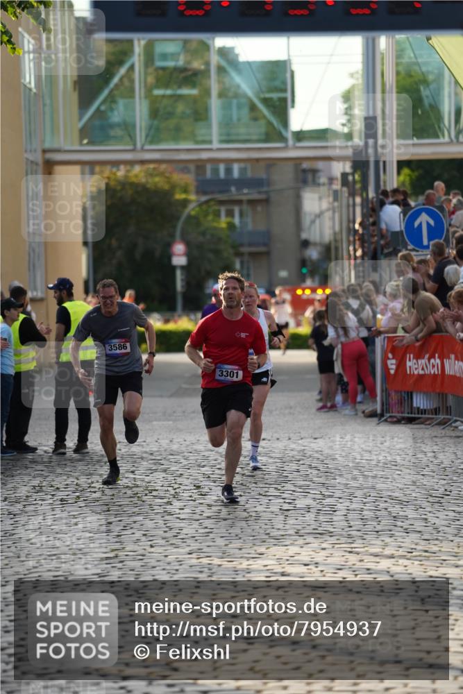 13.06.2025 - Holstenköstenlauf Felixshl http://msf.ph/oto/7954937 13.06.2025 19:45:30 Laufen 2768, 3301, 3586 meine-sportfotos.de