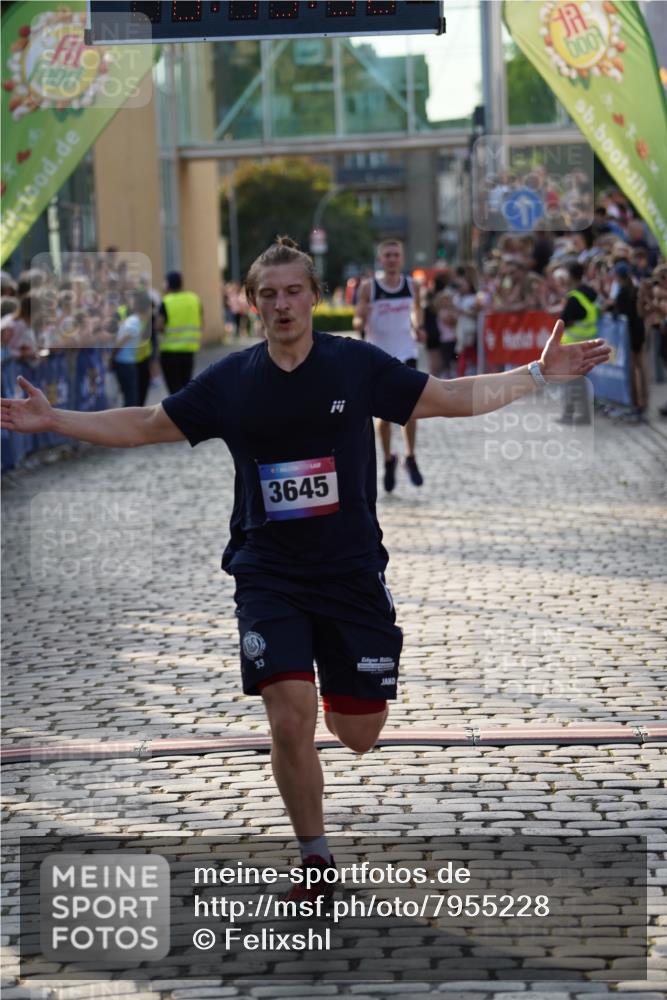 13.06.2025 - Holstenköstenlauf Felixshl http://msf.ph/oto/7955228 13.06.2025 19:45:49 Laufen 2989, 3227, 3280, 3645, 3771 meine-sportfotos.de