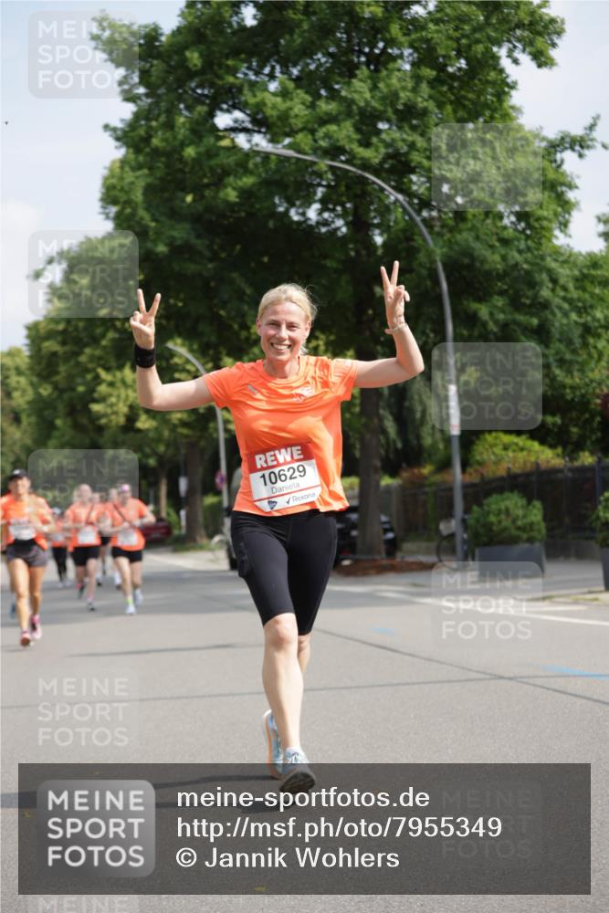15.06.2025 - REWE Women's Run Jannik Wohlers http://msf.ph/oto/7955349 15.06.2025 08:50:53 Laufen 10629 meine-sportfotos.de