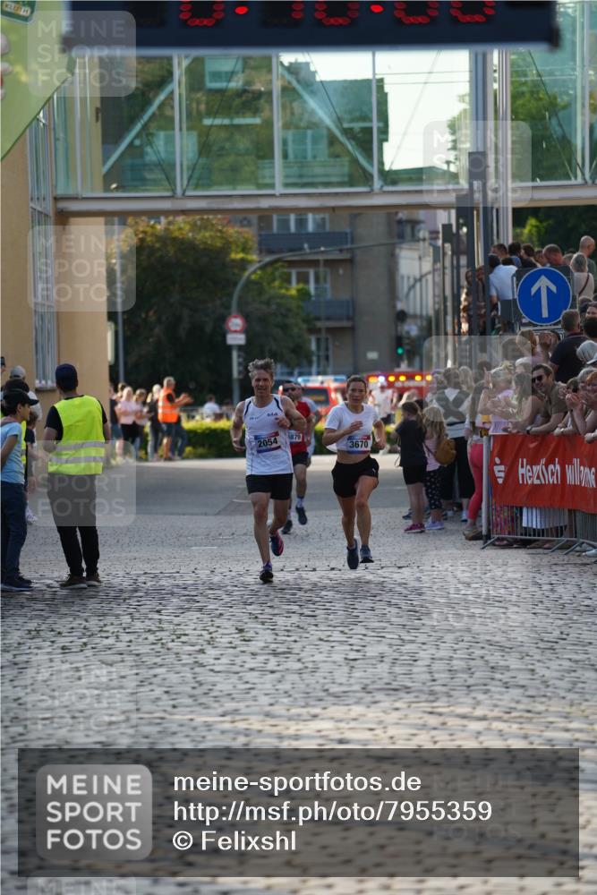 13.06.2025 - Holstenköstenlauf Felixshl http://msf.ph/oto/7955359 13.06.2025 19:45:59 Laufen 2054, 2989, 3280, 3670, 3771 meine-sportfotos.de